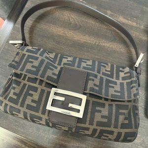 FENDI BAGUETTE SHOULDER PURSE